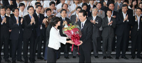 20111031-Kan Kantei resign cabinet02taitei1.jpg
